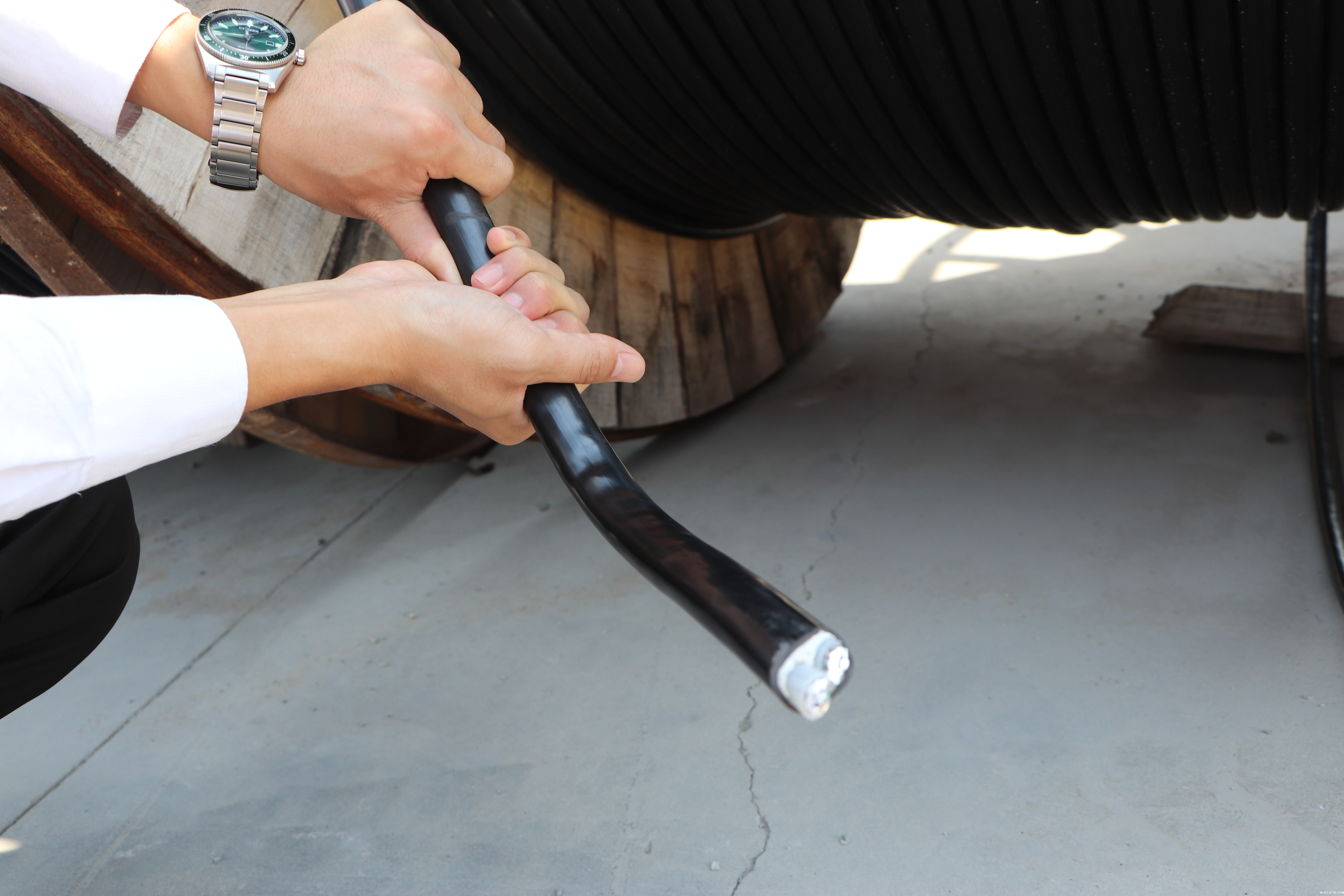 电力电缆：现代能源传输的基石